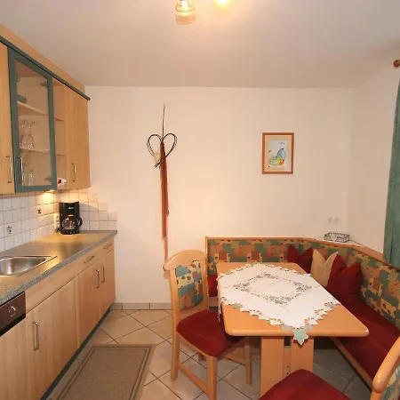 Apartment Lueg Ins Land *
