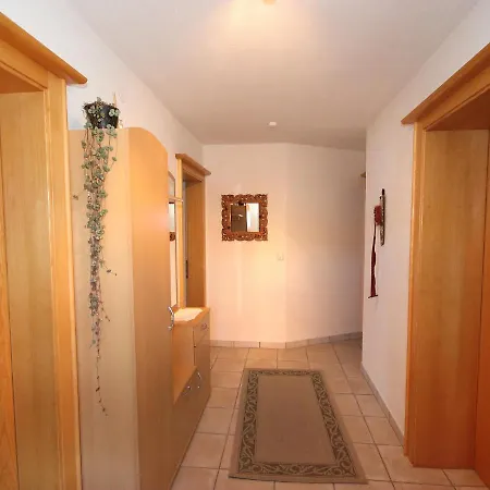 Apartment Lueg Ins Land *