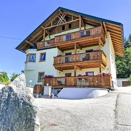 Apartment Lueg Ins Land